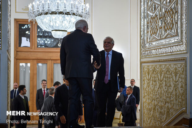 FM Zarif holds meeting with EU’s Borrell
