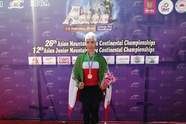 İranlı kadın milli sporcu Asya Orunları'nda madalya kazandı
