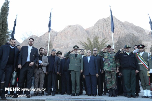 وزير الدفاع يتفقد محافظة كرمان
