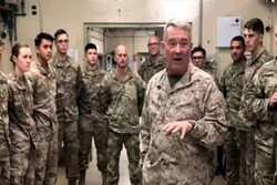 فرمانده تروریستهای آمریکایی عراق را تهدید کرد