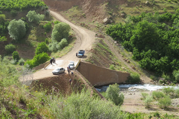 بازگشایی محورهای روستایی مسدود شده در شرق استان هرمزگان