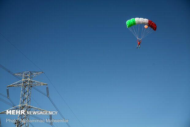 Parachuting from Milad Tower on occasion of Islamic Rev. anniv.