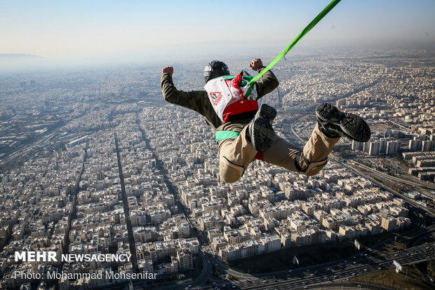 Parachuting from Milad Tower on occasion of Islamic Rev. anniv.