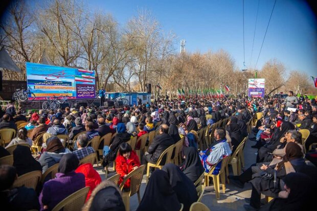 استقبال کم نظیر مردم اصفهان از همایش پیاده روی «صبح همدلی»  