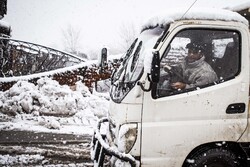 بارش برف در راه‌های استان سمنان/ زنجیر چرخ الزامی است