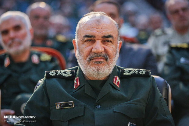  IRGC chief warns US to leave region