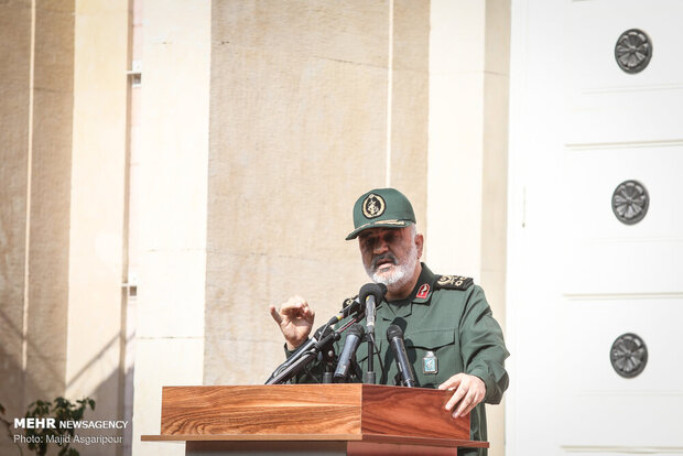 IRGC Chief pays visit to body's Gorund Forces expo