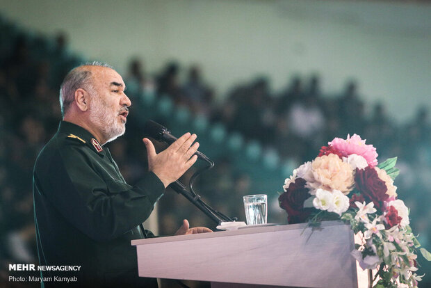 Iran has no choice but to become stronger: IRGC cmdr.