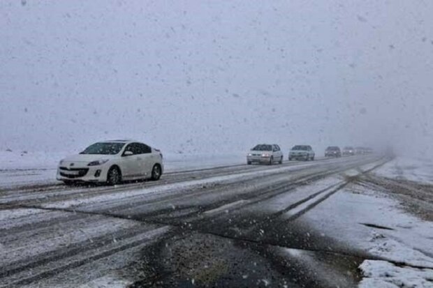 امدادرسانی به ۱۰۴ خودروی گرفتار در برف