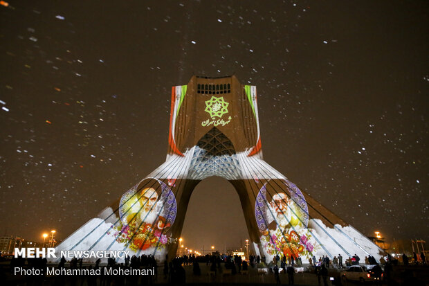 نور افشانی میدان آزادی به مناسبت سالروز پیروزی انقلاب اسلامی