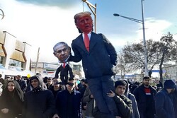 راهپیمایان تهرانی، «ترامپ» را به دار آویختند