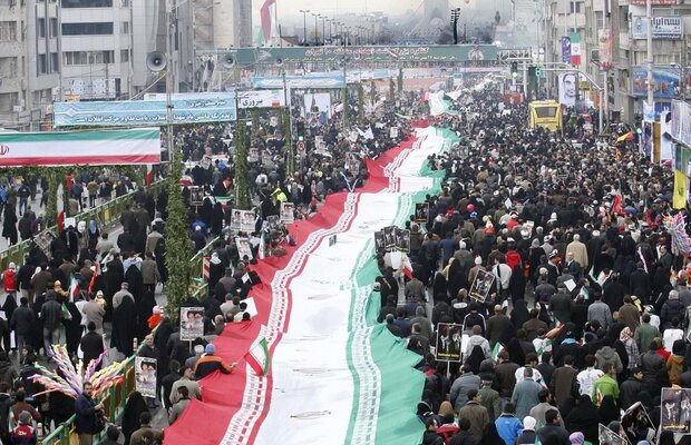 ڕێپێوانی ۲۲ی ڕێبەندان لە ئێران بەڕێوەچوو/تابووتی سەربازانی ئەمریکایی هەڵگیرا