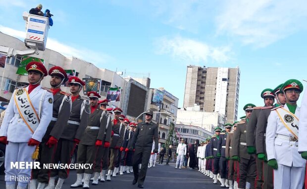 Massive turnout of people to mark 41st victory anniversary of Islamic Revolution