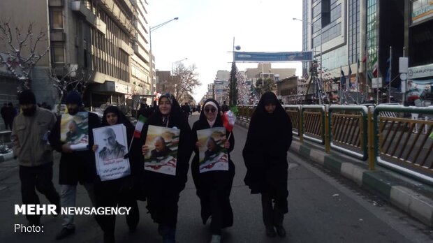 Massive turnout of people to mark 41st victory anniversary of Islamic Revolution