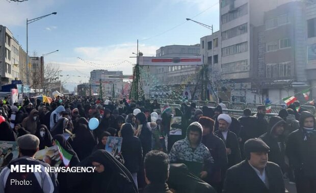 Massive turnout of people to mark 41st victory anniversary of Islamic Revolution