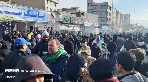 Massive turnout of people to mark 41st victory anniversary of Islamic Revolution