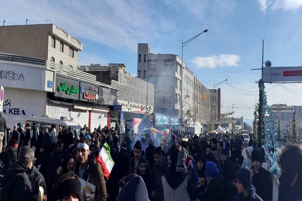 حضور گسترده مردم قبل از آغاز رسمی مراسم راهپیمایی یوم الله ۲۲بهمن