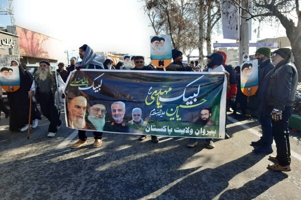 حضور جمعی از مردم پاکستان در راهپیمایی ۲۲ بهمن