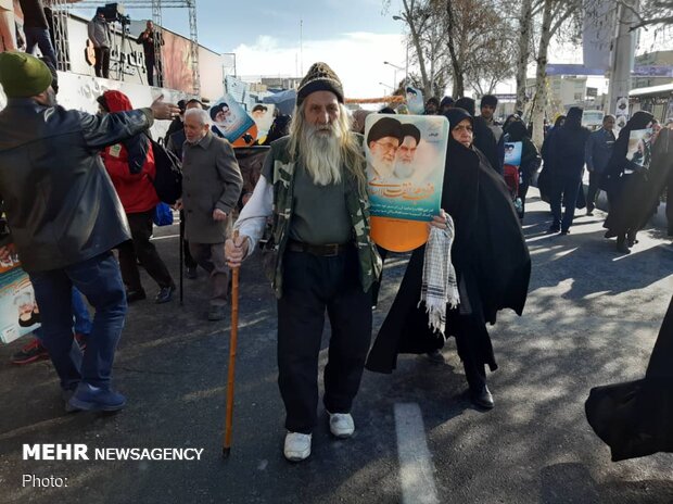 Massive turnout of people to mark 41st victory anniversary of Islamic Revolution