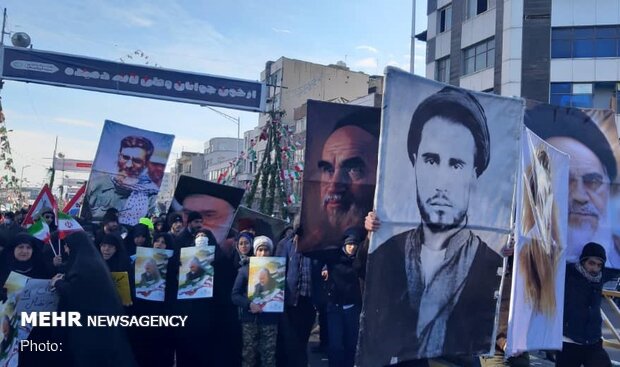 Massive turnout of people to mark 41st victory anniversary of Islamic Revolution