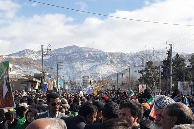 آغاز حرکت خروشان مردم ایلام در راهپیمایی یوم‌الله ۲۲ بهمن