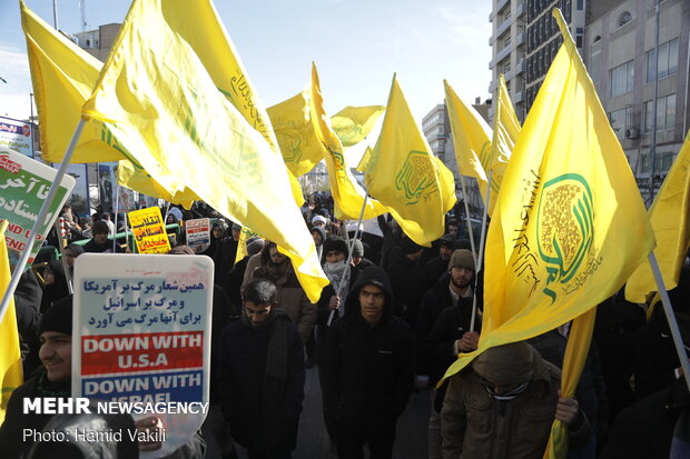 Tehraners hold massive rallies on Islamic Revolution anniv.