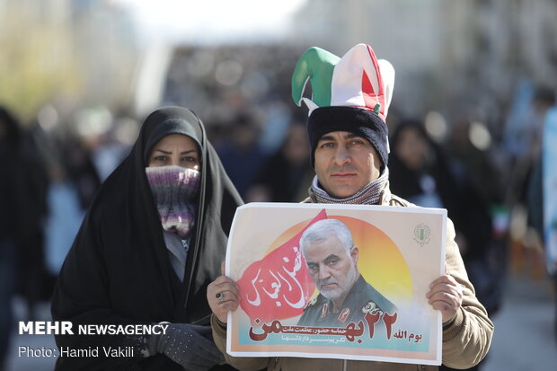Tehraners hold massive rallies on Islamic Revolution anniv.