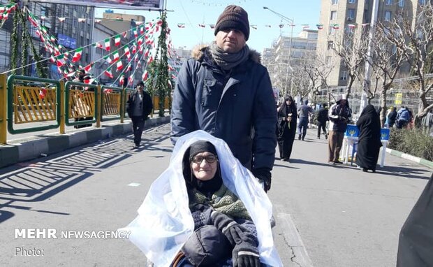 تصاویر ارسالی «مخاطبان مهر» از راهپیمایی ۲۲ بهمن