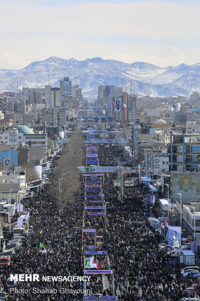 راهپیمایی باشکوه ۲۲ بهمن - برج آزادی