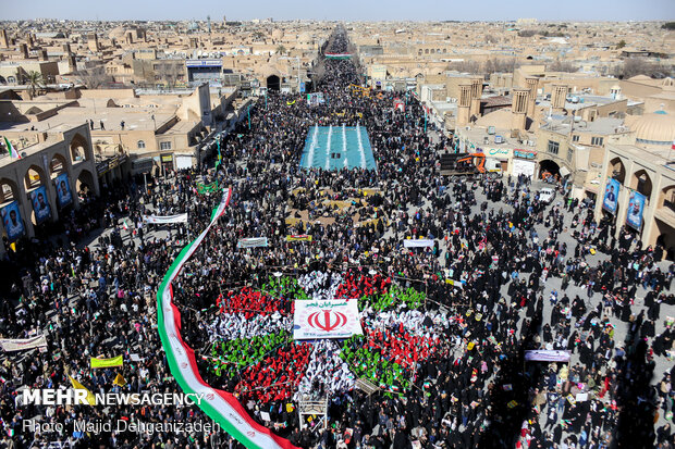 یزد میں انقلاب اسلامی کی سالگرہ کی مناسبت سے عظيم الشان ریلی