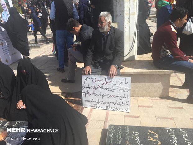 People pay homage to Martyr Gen. Soleimani’s tomb on Islamic Revolution victory anniv.