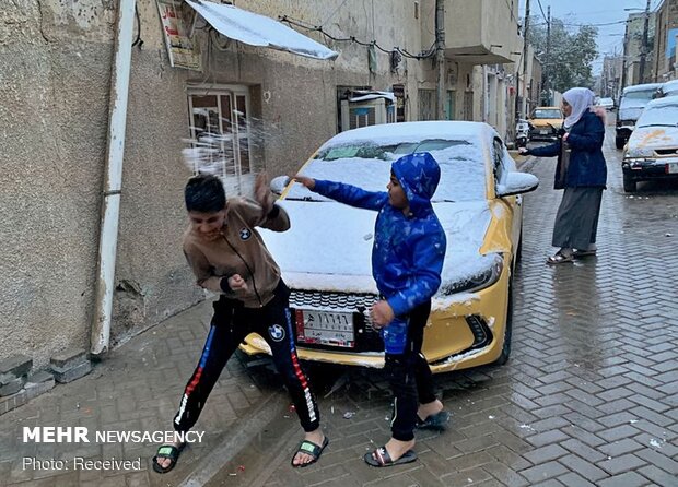 خوشحالی مردم عراق از بارش برف کم سابقه