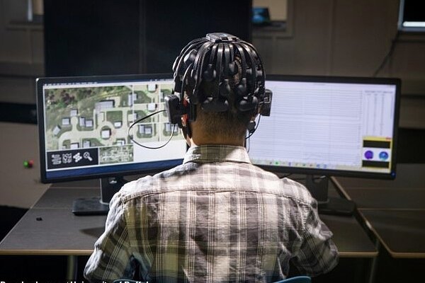 ساخت هوش مصنوعی که ۲۵۰ پهپاد را کنترل می کند
