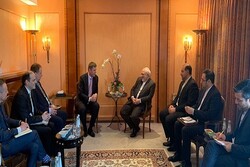 ظريف يجري مباحثات مع نظيره التشيكي في ميونخ