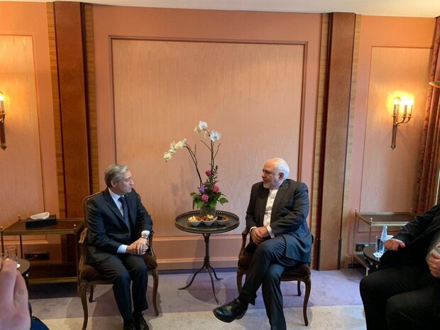 ظریف با وزیر امور خارجه کانادا دیدار و گفتگو کرد