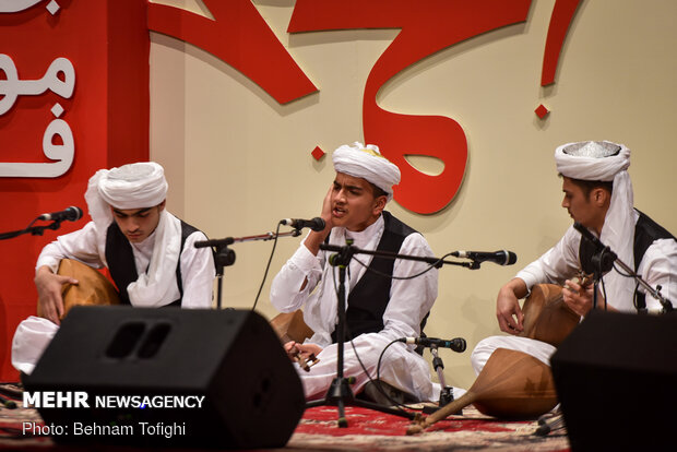 Local music band performs at Fajr Intl. Music Festival