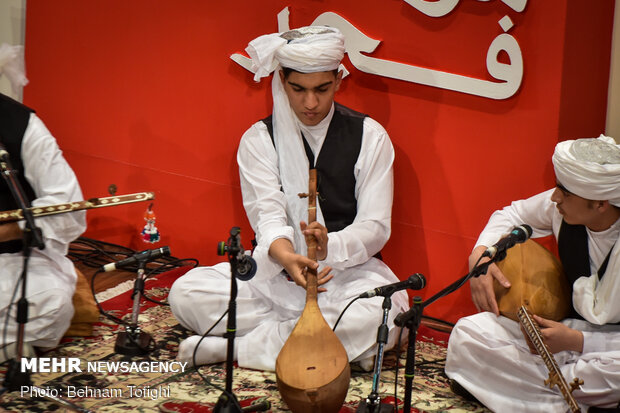 Local music band performs at Fajr Intl. Music Festival