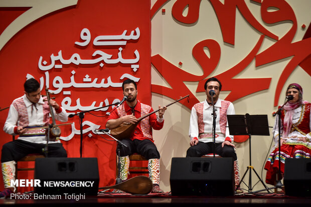 Local music band performs at Fajr Intl. Music Festival