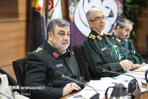 سردار حسین اشتری فرمانده نیروی انتظامی در هشتمین جلسه هیئت امنای بنیاد حفظ آثار و نشر ارزش‌های دفاع مقدس