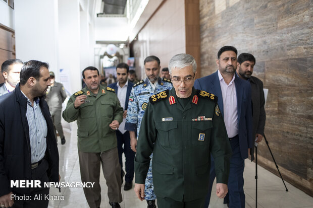 خروج سرلشکر محمد باقری رئیس ستاد کل نیروهای مسلح از محل برگزاری هشتمین جلسه هیئت امنای بنیاد حفظ آثار و نشر ارزش‌های دفاع مقدس