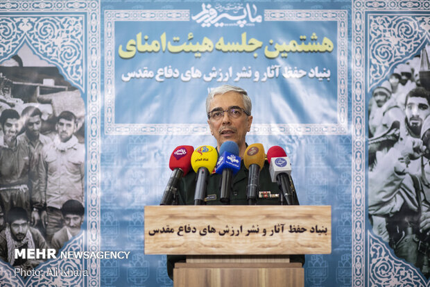 سرلشکر محمد باقری رئیس ستاد کل نیروهای مسلح در جمع خبرنگاران در حاشیه هشتمین جلسه هیئت امنای بنیاد حفظ آثار و نشر ارزش‌های دفاع مقدس