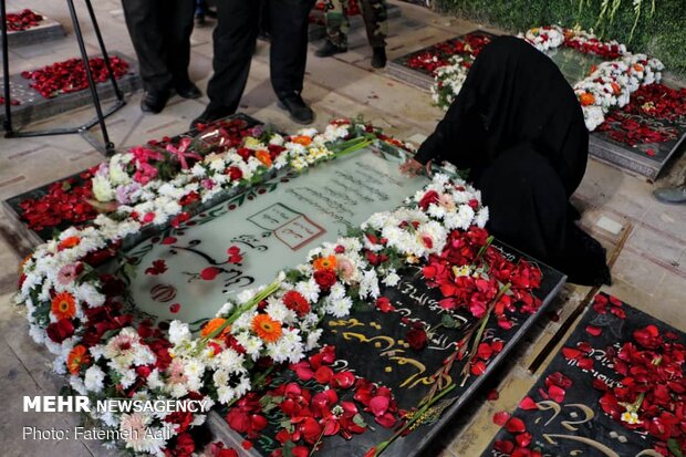 Şehit Korgeneral Süleymani mezarında anıldı