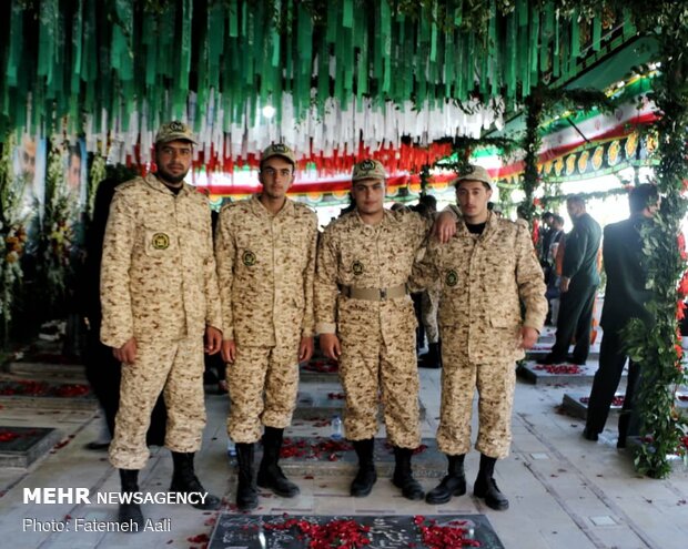 Şehit Korgeneral Süleymani mezarında anıldı