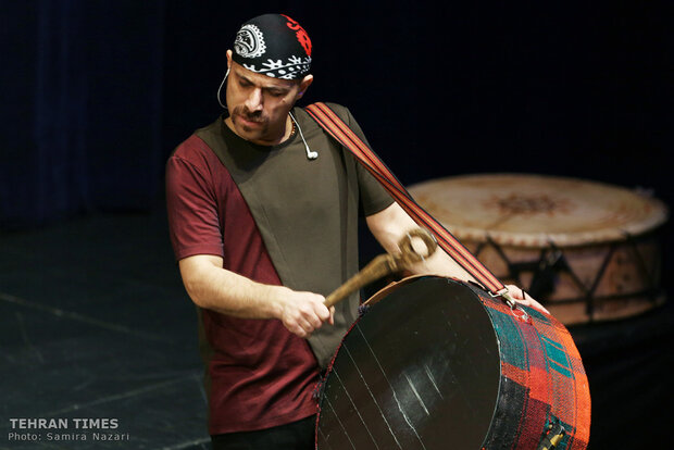 Rastak performs hits at Fajr festival