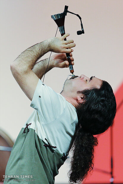 Rastak performs hits at Fajr festival