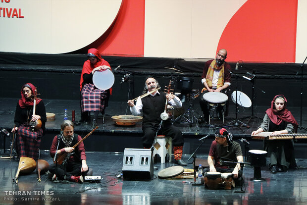 Rastak performs hits at Fajr festival