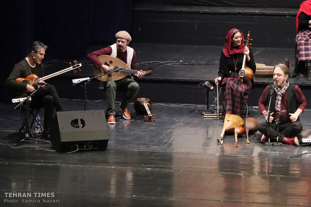 Rastak performs hits at Fajr festival