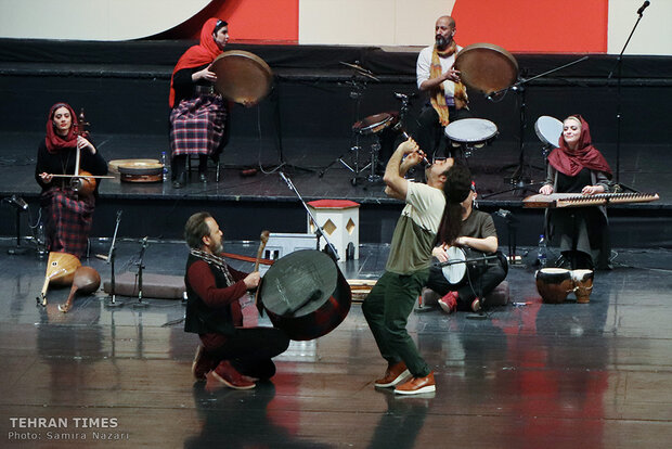 Rastak performs hits at Fajr festival