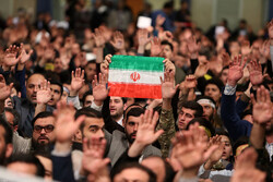 Leader receives people from East Azarbaijan province