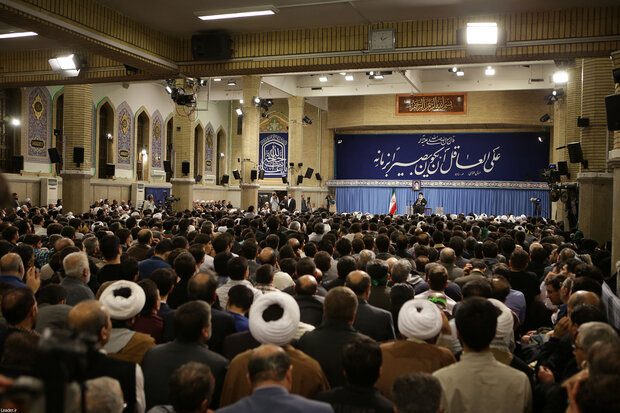 Leader receives people from East Azarbaijan province
